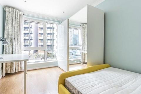 undefined, Boardwalk Place, London E14