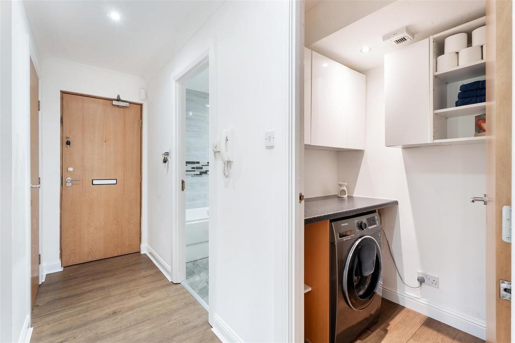 Entry+laundry