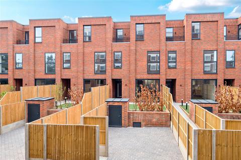 Lynwood Close, London, E18