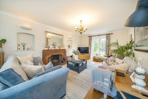 undefined, Woodland Way, Weybridge KT13