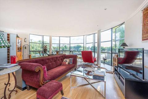 undefined, Point Wharf, Brentford, Brentford