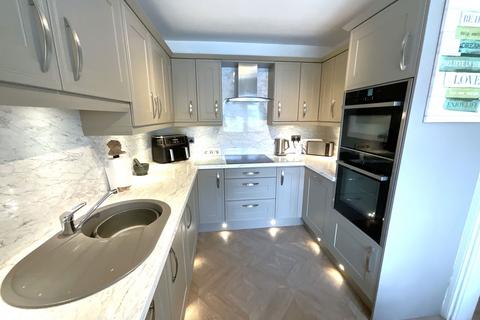 3 bedroom end of terrace house for sale, Hagley Road, Halesowen B63