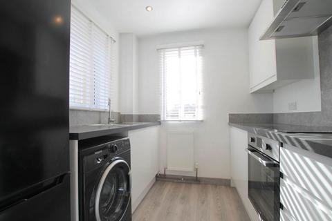 1 bedroom house to rent, Roman Gardens, Kings Langley, WD4