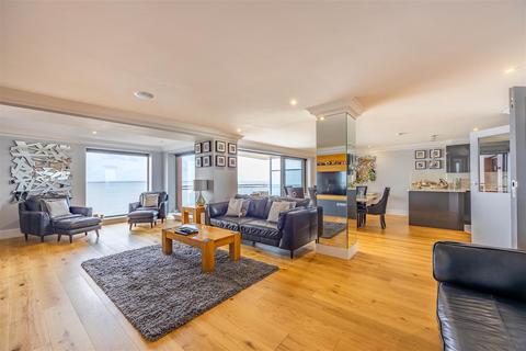 undefined, THE LEAS, Chalkwell