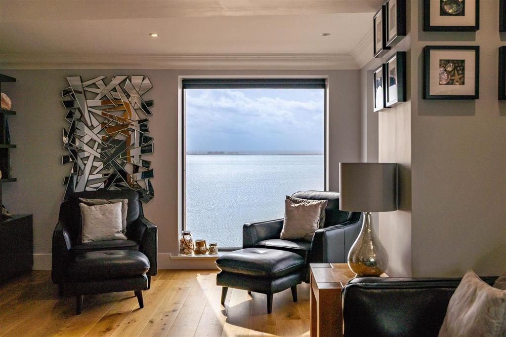 Lounge Views