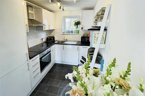 2 bedroom apartment for sale, North Street, Hornchurch, RM11