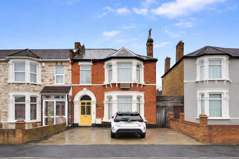 3 bedroom end of terrace house for sale, Minard Road, London, SE6