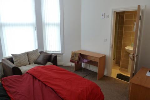 Studio to rent, 12 Whitefield Tce, Flat 1