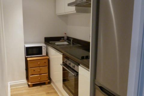 Studio to rent, 12 Whitefield Tce, Flat 1