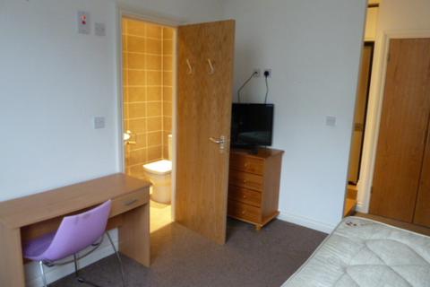 Studio to rent, 12 Whitefield Tce, Flat 1