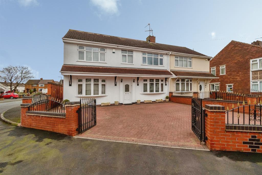 4 bedroom semi-detached house for sale