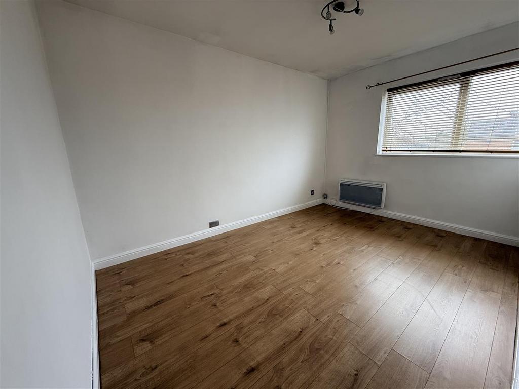 Bedroom 1.jpeg