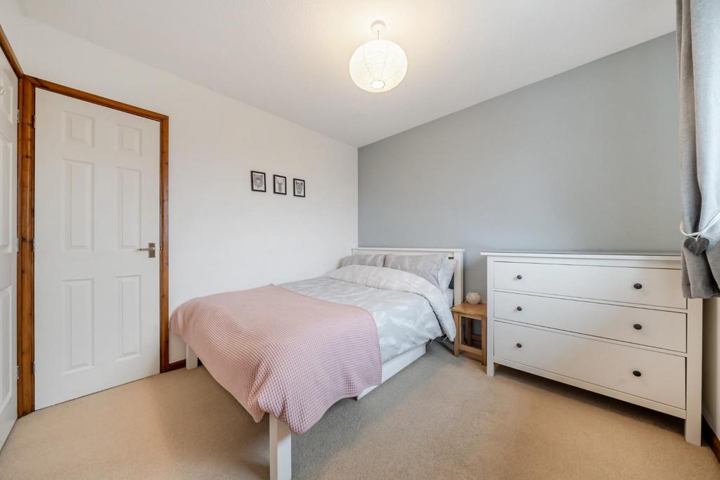 Bedroom 1.jpg