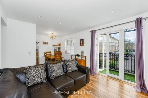 2 bedroom flat for sale, Buckingham Road, Epping CM16