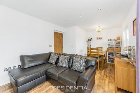 2 bedroom flat for sale, Buckingham Road, Epping CM16