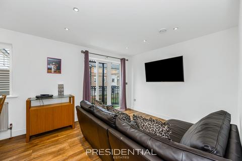 2 bedroom flat for sale, Buckingham Road, Epping CM16