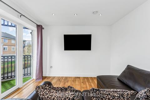 2 bedroom flat for sale, Buckingham Road, Epping CM16