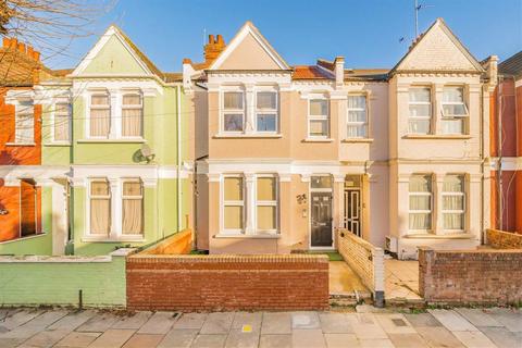3 bedroom flat for sale, Larch Road, London NW2