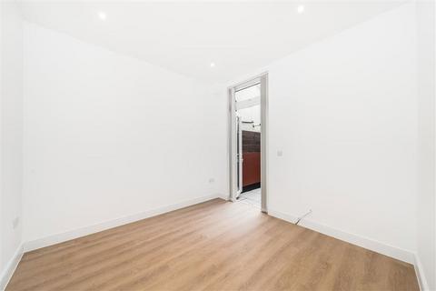 3 bedroom flat for sale, Larch Road, London NW2