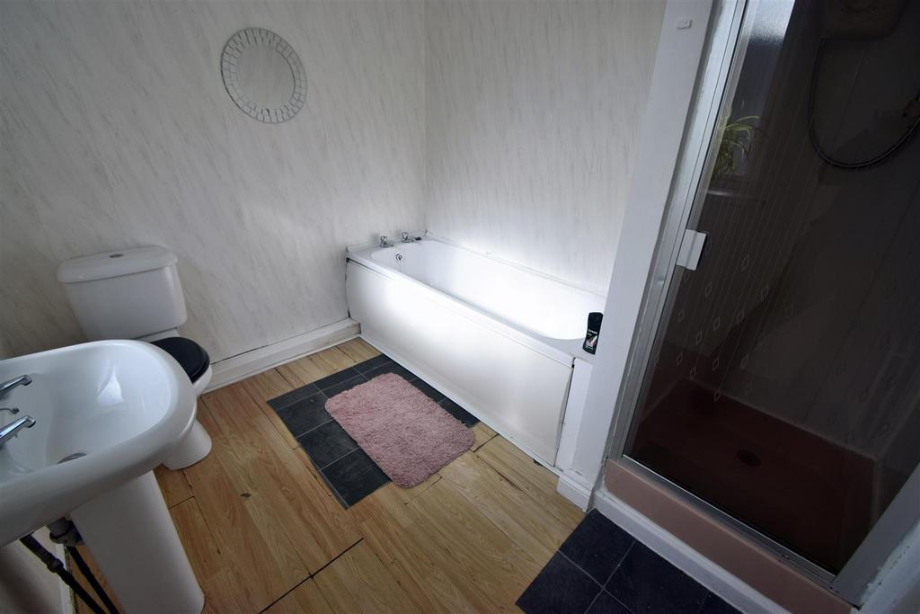 Downstairs Bathroom/WC