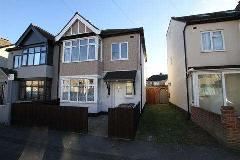 3 bedroom semi-detached house to rent, Foxlands Road, Dagenham