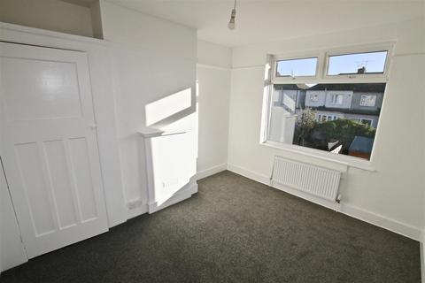 3 bedroom semi-detached house to rent, Foxlands Road, Dagenham