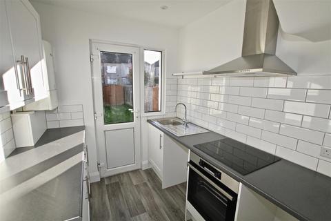 3 bedroom semi-detached house to rent, Foxlands Road, Dagenham