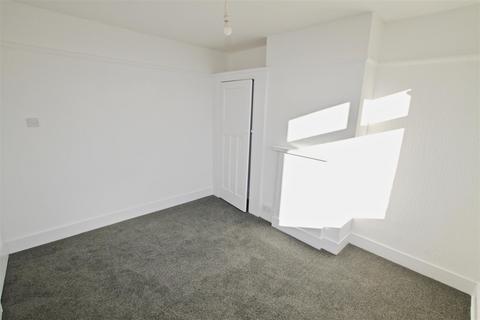 3 bedroom semi-detached house to rent, Foxlands Road, Dagenham