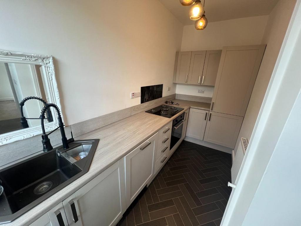 Kitchen 2.jpeg