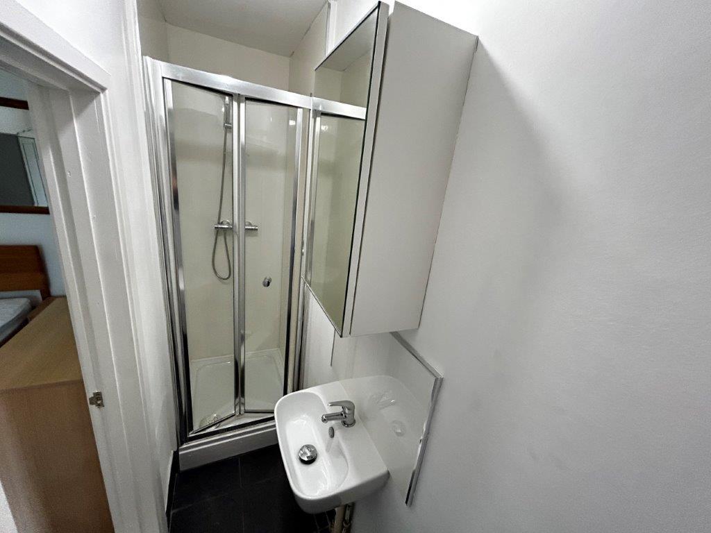 SHOWER ROOM 1.1.jpg
