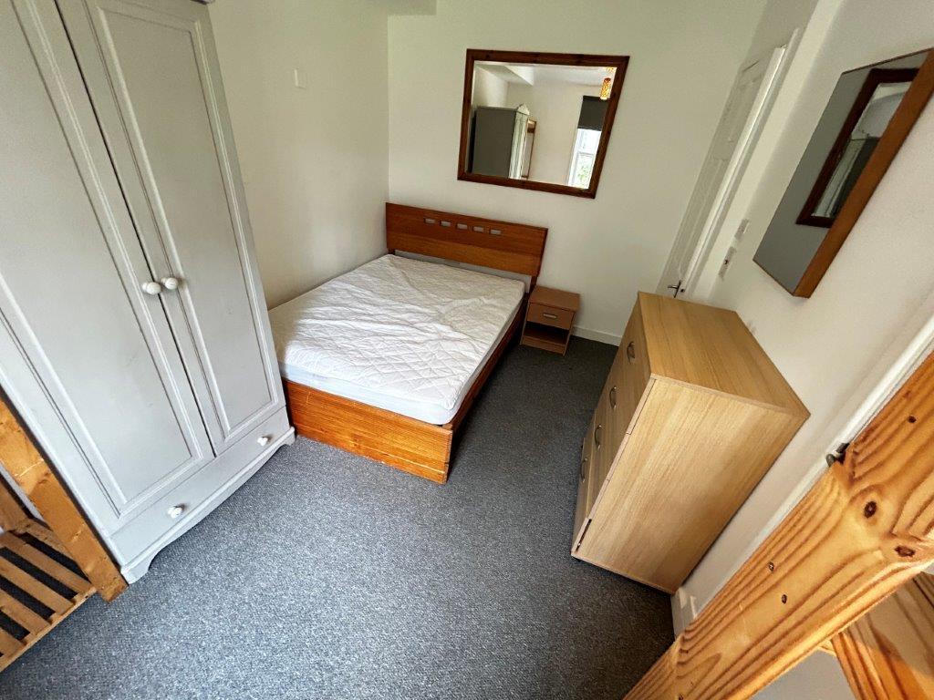 BEDROOM 1.1.jpg