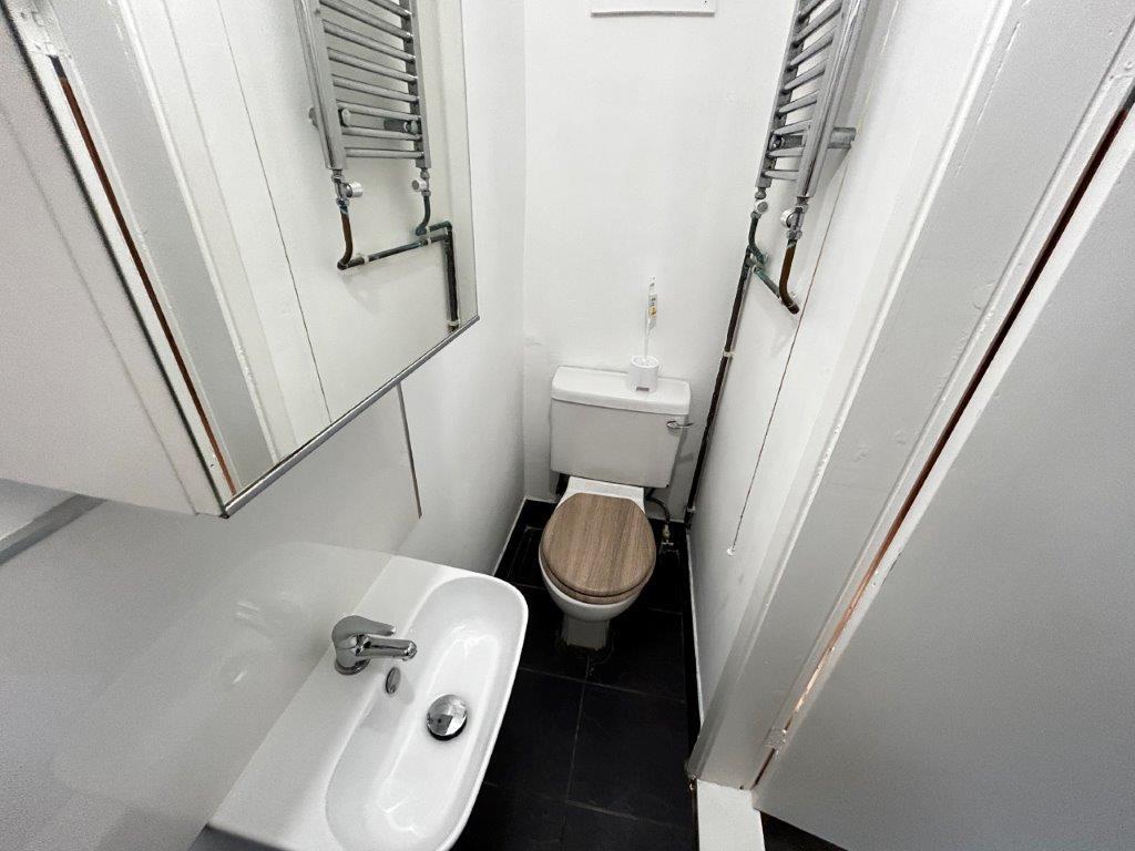 SHOWER ROOM 1.0.jpg