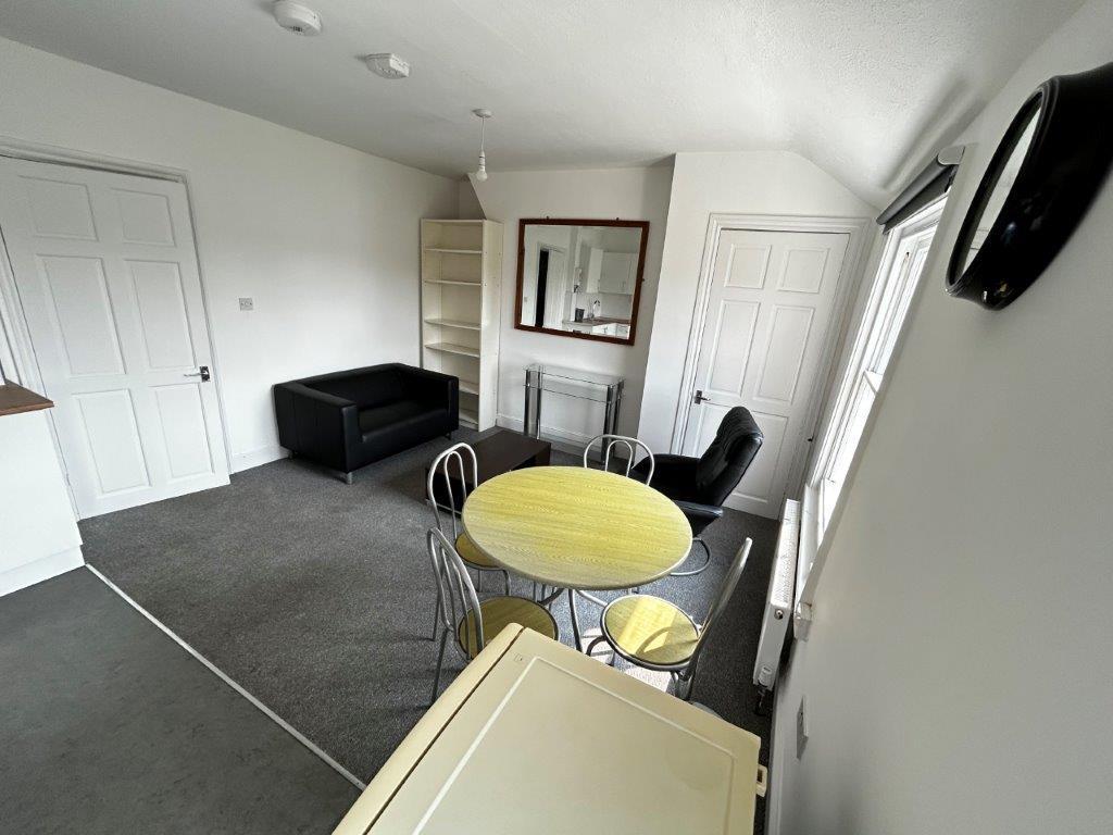 LOUNGE 1.0.jpg