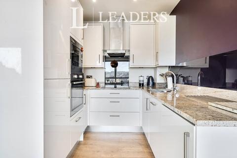 2 bedroom apartment for sale, Sovereign Way, Tonbridge, Kent