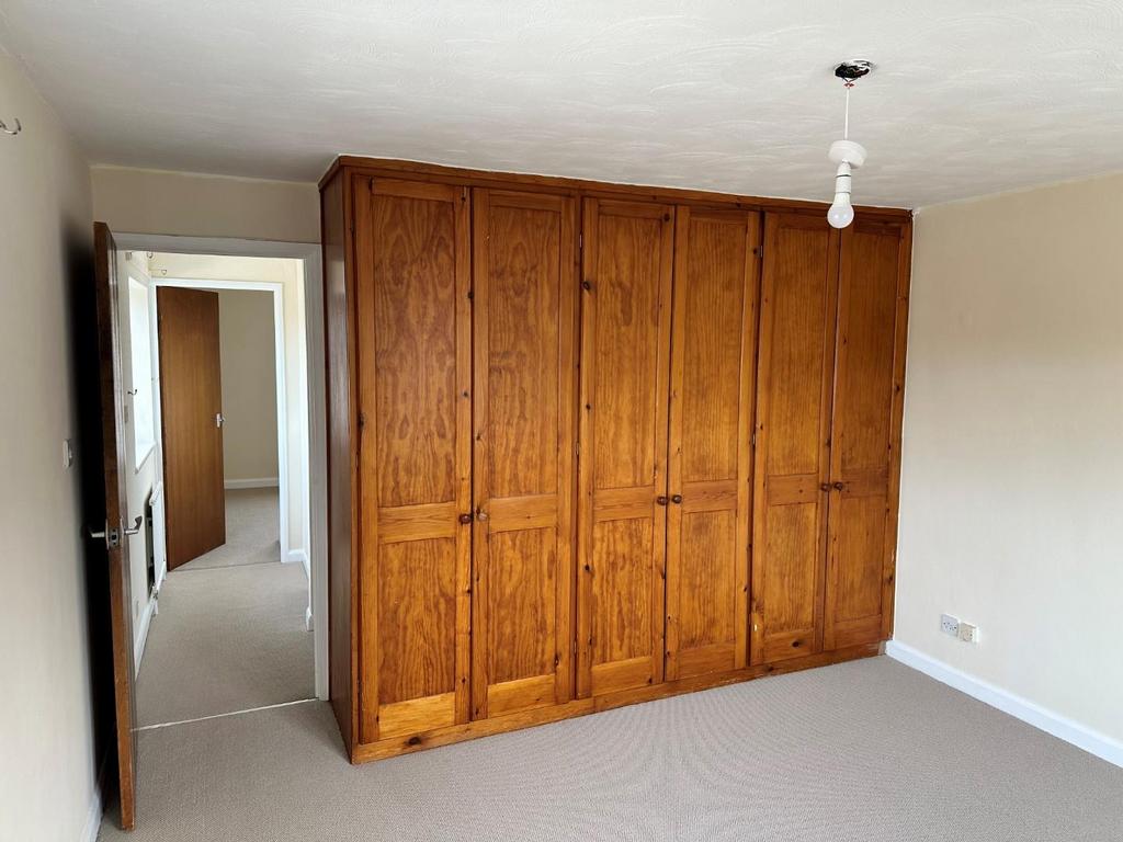 Bedroom 1 wardrobes.jpg