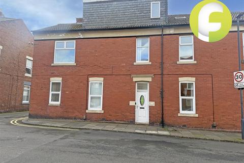 4 bedroom end of terrace house for sale, Rosebery Avenue, North Shields