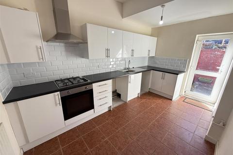 4 bedroom end of terrace house for sale, Rosebery Avenue, North Shields