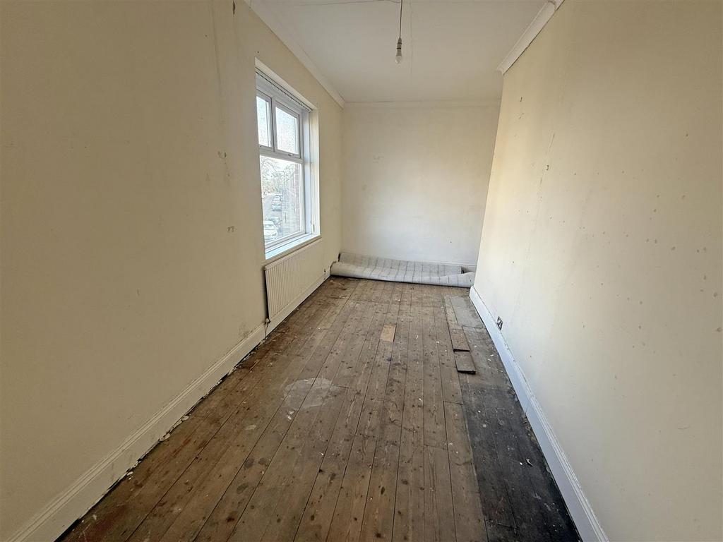 Bedroom 1.jpg
