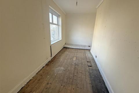 4 bedroom end of terrace house for sale, Rosebery Avenue, North Shields