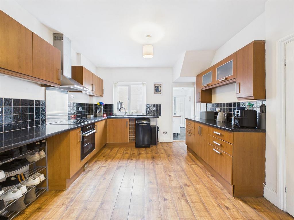 Kitchen: