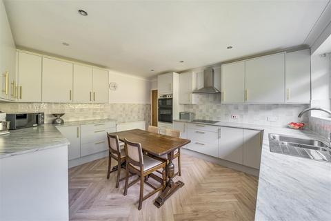 4 bedroom detached bungalow for sale, Llangollen.