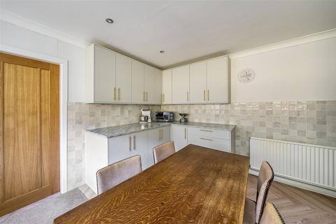 4 bedroom detached bungalow for sale, Llangollen.