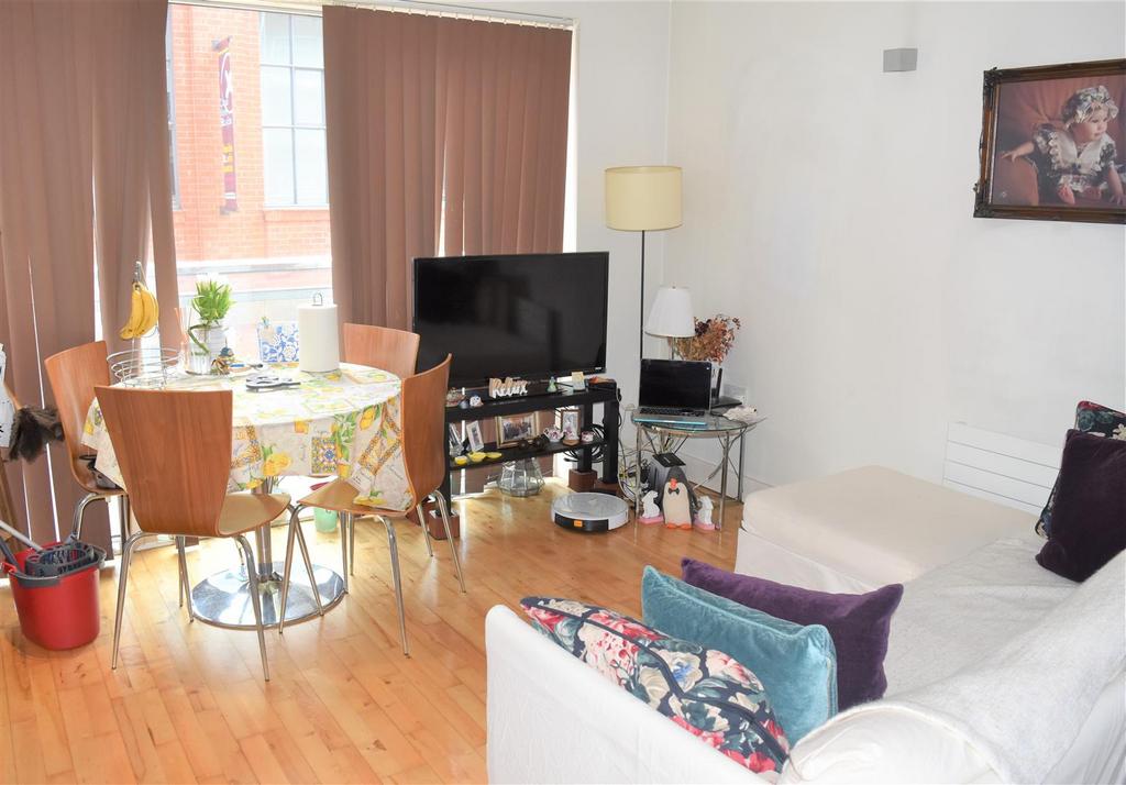 OPEN PLAN : Lounge / Kitchen / Dining