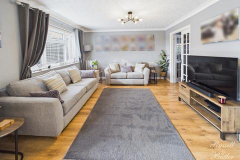 undefined, Edmonds Close, Buckingham, Buckinghamshire, MK18