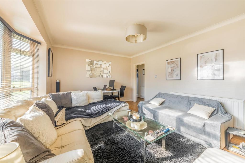 Flat 5 Hillcrest Court-10.jpg
