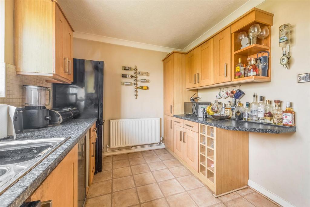 Flat 5 Hillcrest Court-6.jpg