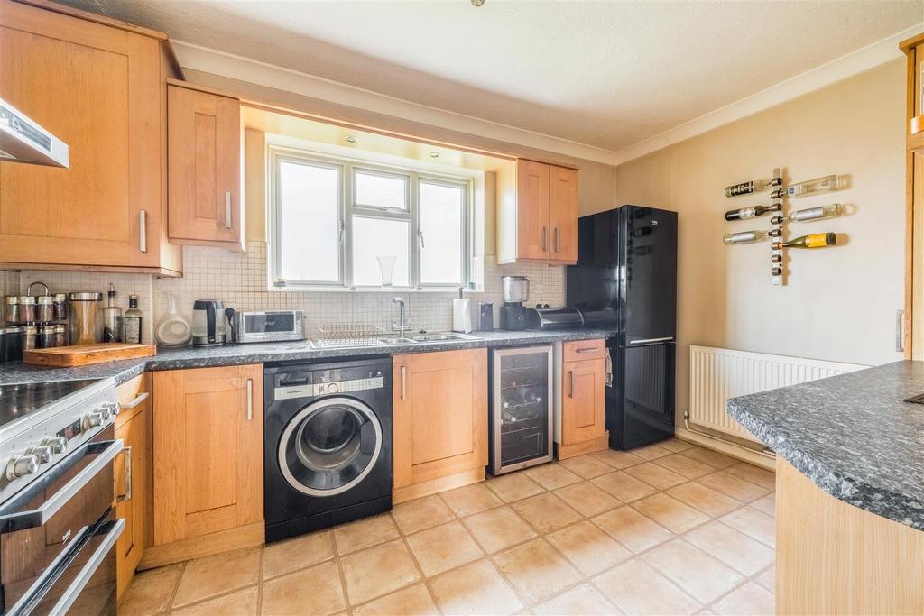 Flat 5 Hillcrest Court-3.jpg