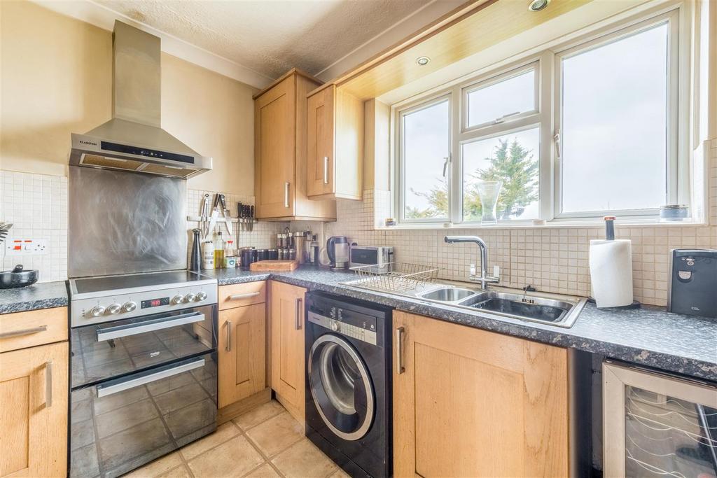 Flat 5 Hillcrest Court-5.jpg