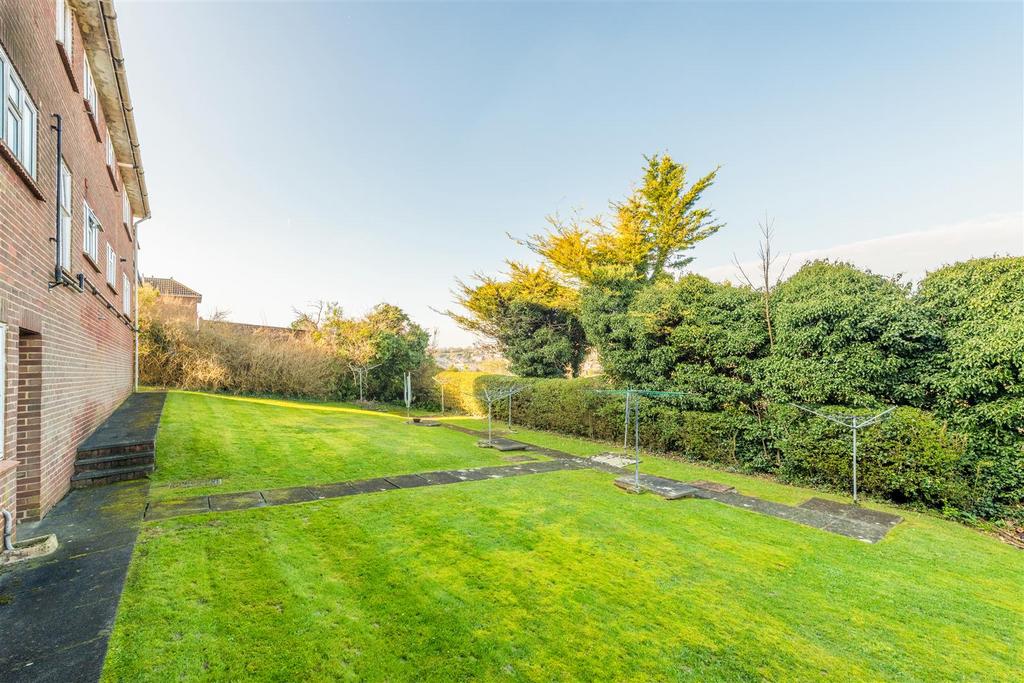 Flat 5 Hillcrest Court-21.jpg