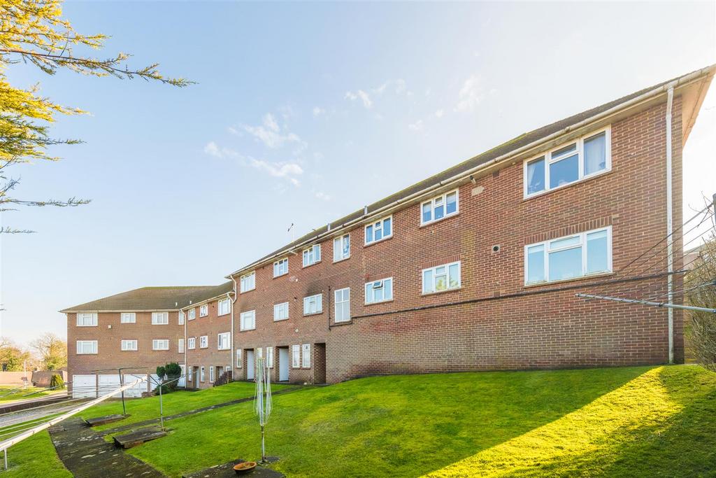 Flat 5 Hillcrest Court-20.jpg